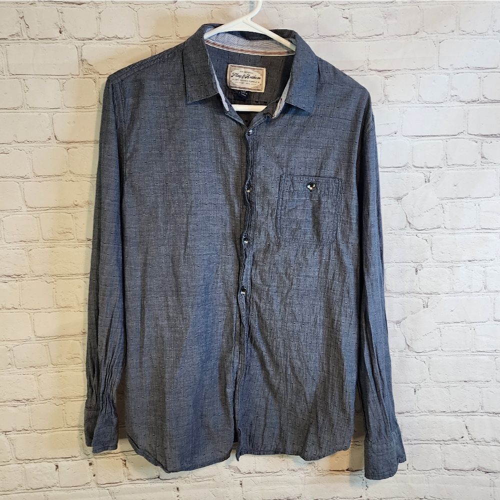 Men's Flag & Anthem longsleeve button-down shirt, size Medium